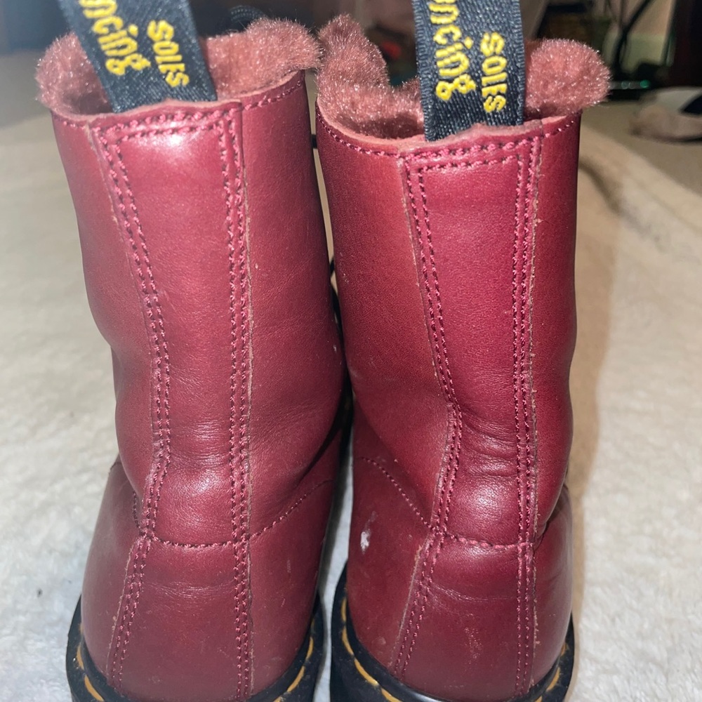 Burgundy, lace up Dr. Martens with faux fur - Picture 4 of 6